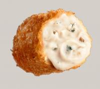 Croqueta cremosa queso azul y cebolla caramelizada
