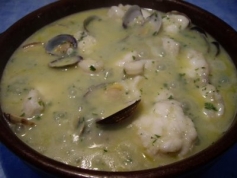 Rape con almejas a la mariera