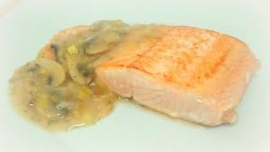 Lomos de salmon con almejas y champis